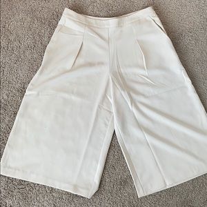 Foreve 21 Cream Culottes. NWT, size Large